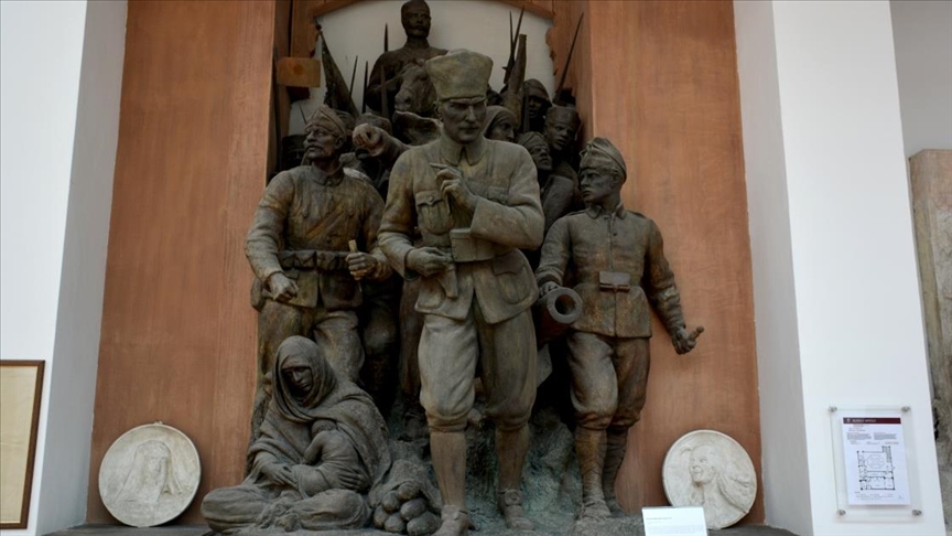 ATATÜRK'ÜN YURT DIŞINDAKİ HEYKELLERİ