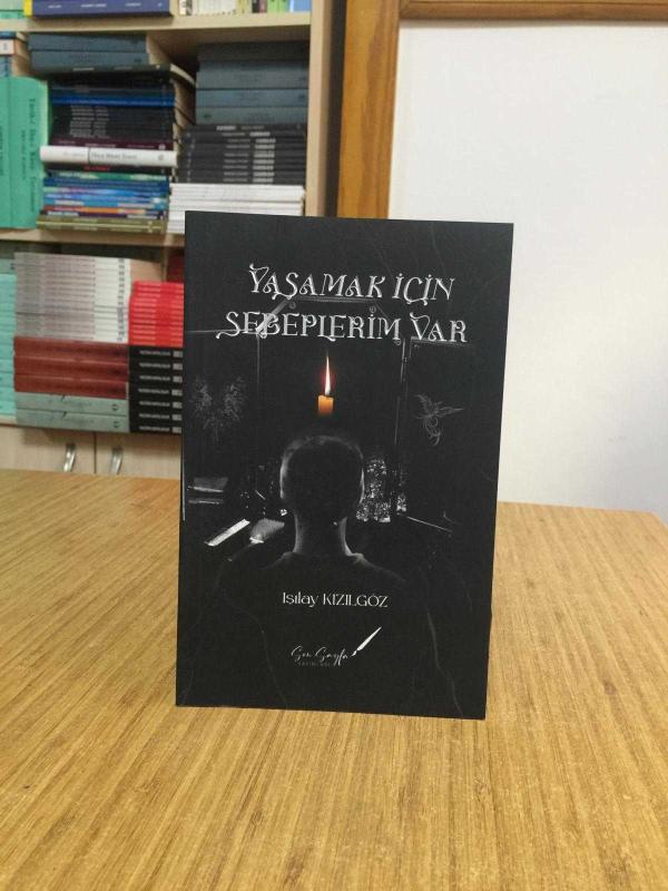 "Yaşamak İçin Sebeplerim Var" - İşılay Kızılgöz'un Yeni Şiir Kitabı