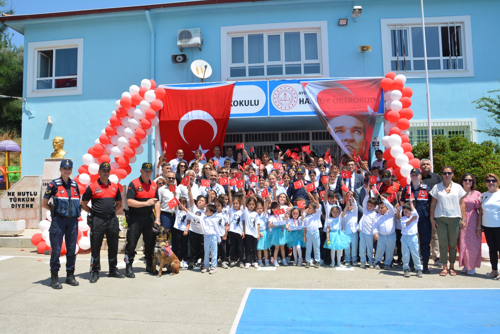 Nazilli’de Eğitim Coşkusu: 30 Bin Öğrenci Karnelerini Aldı, Tatile Merhaba Dedi
