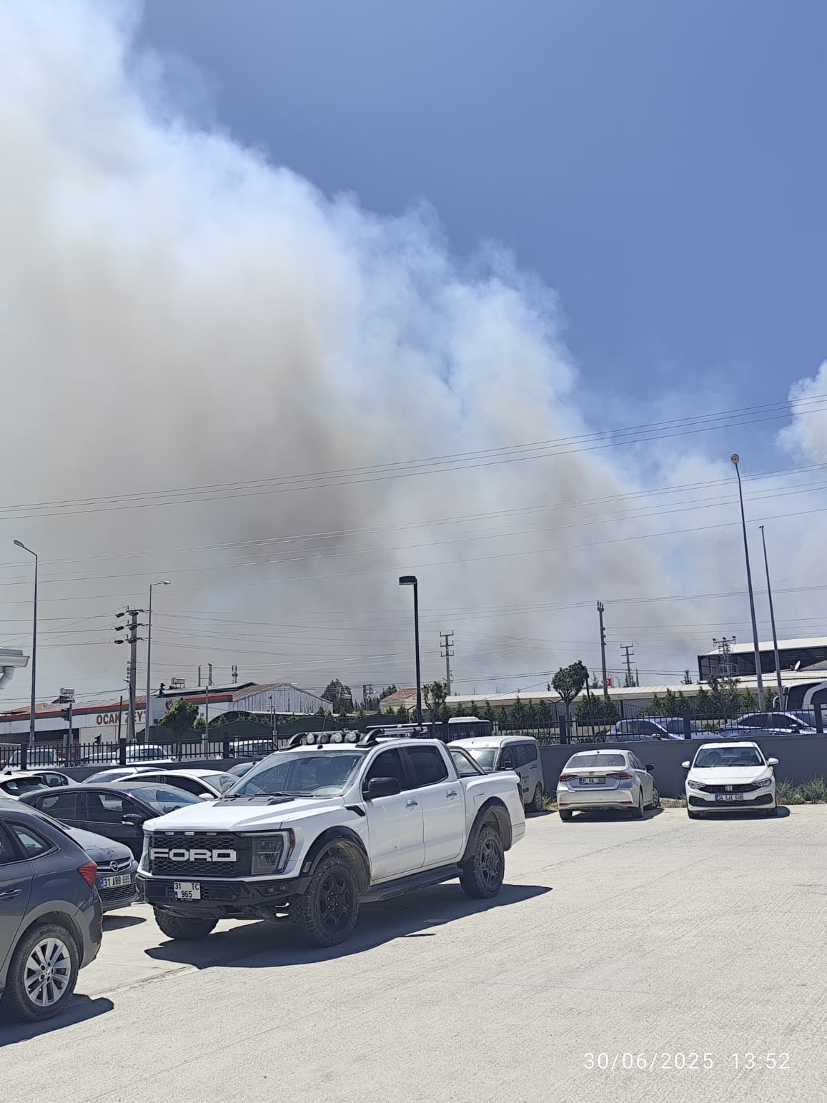 Yangının Gölgesinde Dayanışma