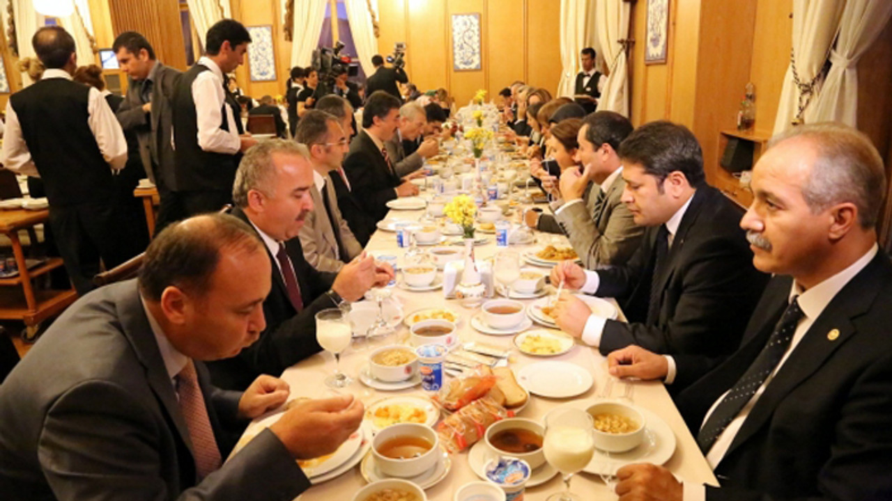 TBMM Lokantasında Etli Yemek 100 TL: Emekliye Kaynak Yok, Vekile Var